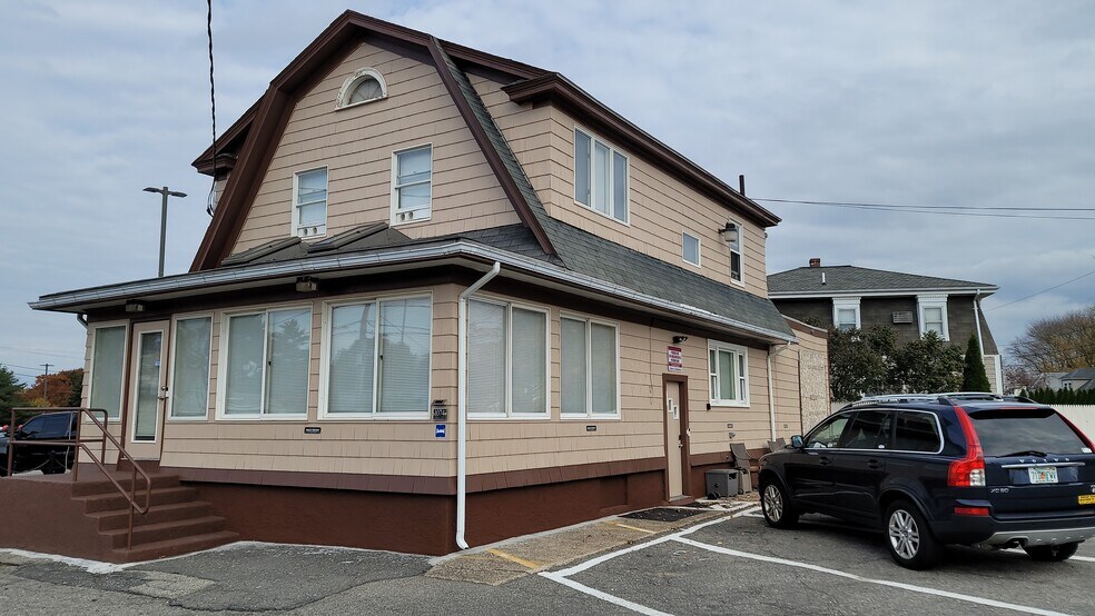 More Photos Of 1074 Washington St, Attleboro Storefront Retail Residential For Sale