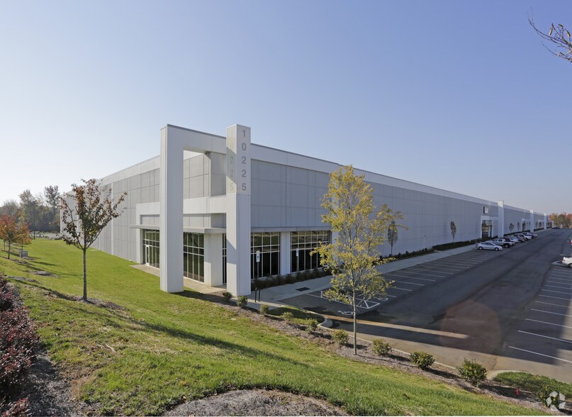 More Photos Of 10225 Western Ridge Rd, Charlotte Distribution For Lease