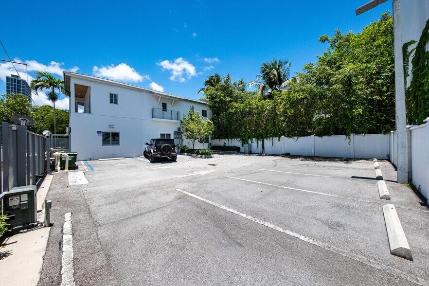 More Photos Of 3305 SW 37th Ave, Miami Office For Sale
