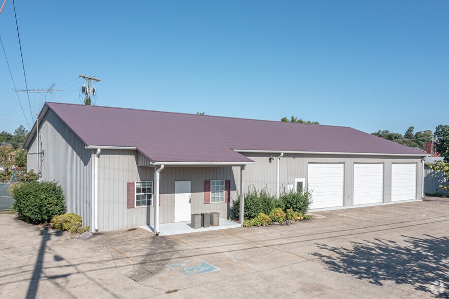 Primary Photo Of 1811 Alpine Dr, Clarksville Light Manufacturing For Lease