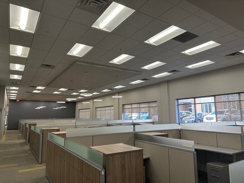 More Photos Of 2901 E 78th St, Bloomington Light Distribution For Sale