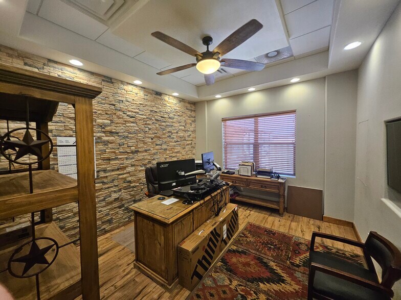 More Photos Of 16116 College Oak Dr, San Antonio Research And Development For Lease