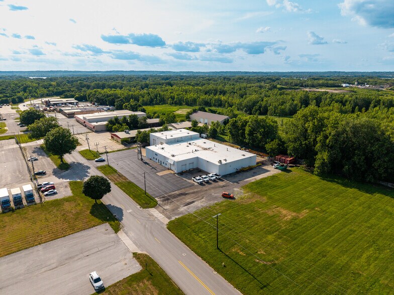 More Photos Of 415 31st Ave, Rock Island Warehouse For Sale