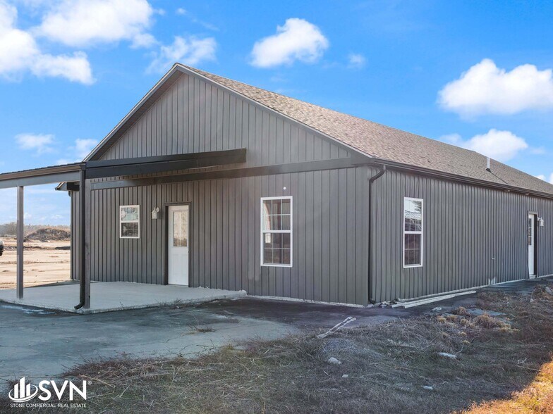 More Photos Of 300 Opportunity dr, Mayfield Warehouse For Sale
