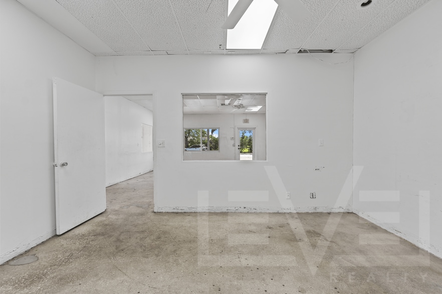 More Photos Of 3932 NE 5th Ave, Oakland Park Warehouse For Lease