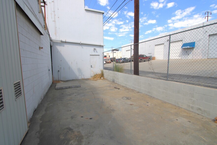 More Photos Of 133 - 135 E Maple Ave, Monrovia Warehouse For Lease