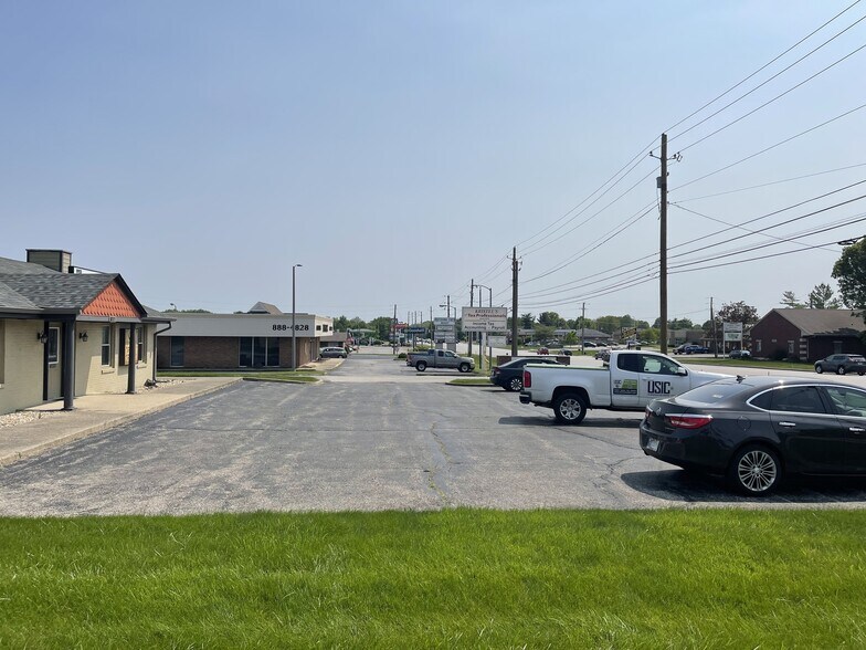 More Photos Of 8001 S Meridian St, Indianapolis Office For Lease