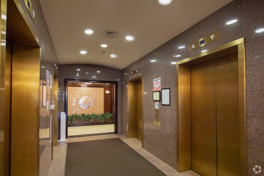 More Photos Of 377 Oak St, Garden City Office For Lease