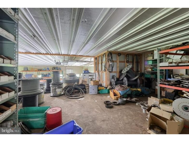 More Photos Of 240 Railroad Ave, Bird In Hand Flex For Sale