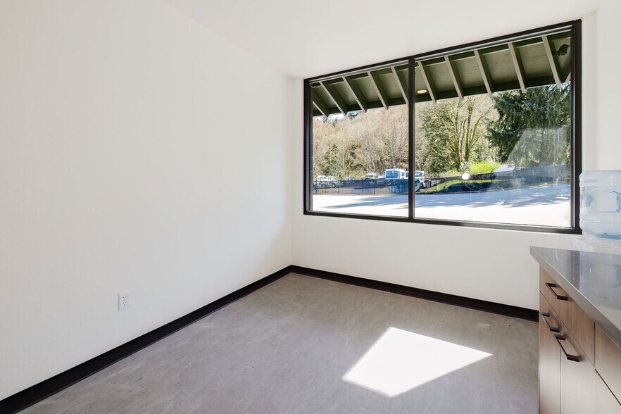 More Photos Of 3649 Frontage Rd, Port Orchard Office For Lease