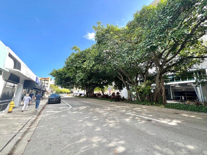 More Photos Of 1741 Coral Way, Miami General Retail For Lease