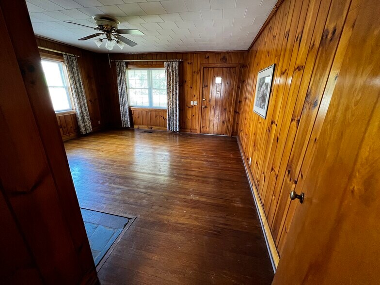 More Photos Of 2525 W Franklin Blvd, Gastonia Office For Sale