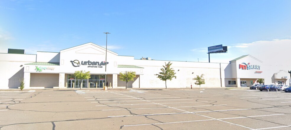 Primary Photo Of 425-475 Bank St, Waterbury Freestanding For Sale