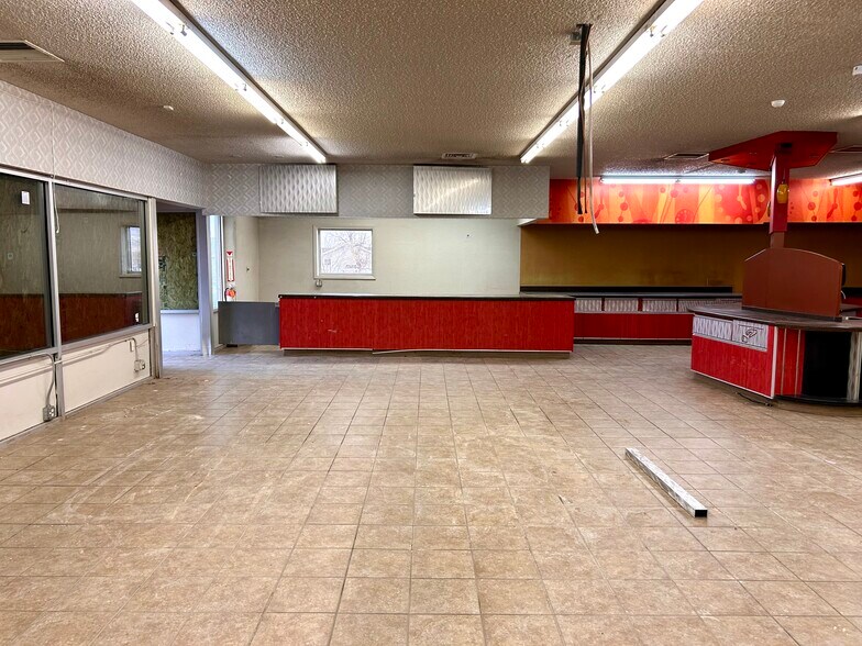 More Photos Of 4603 W Yellowstone Hwy, Mills General Retail For Sale