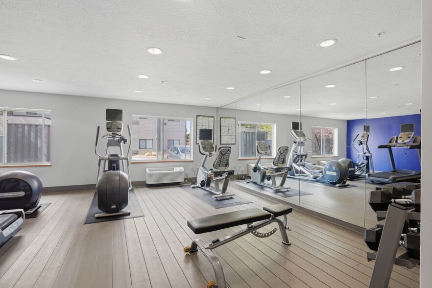 More Photos Of 10680 S Auto Mall Dr, Sandy Hotel For Sale