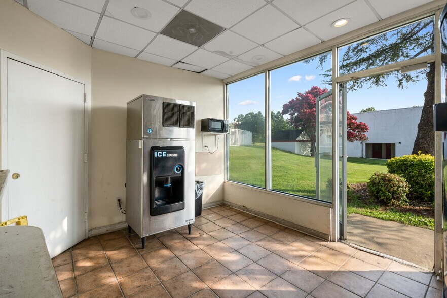 More Photos Of 1240 S Lucky Penny St, Charlotte Hotel For Sale