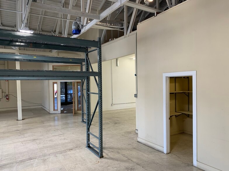 More Photos Of 555 Maple St, Carpinteria Warehouse For Lease