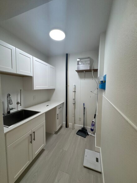 More Photos Of 717-719 Broadway, Dunedin Freestanding For Lease