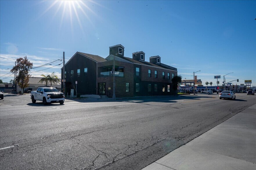 More Photos Of 3444 E Anaheim St, Long Beach Office For Sale