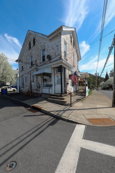 Primary Photo Of 498 Delaware Ave, Kingston Storefront Retail Residential For Lease