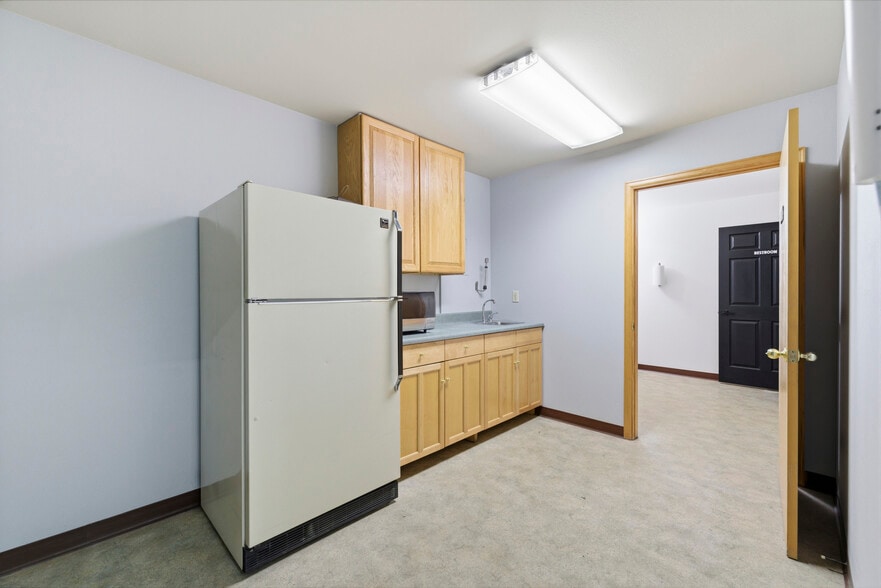 More Photos Of 587-623 Denver Ave, Loveland Flex For Lease