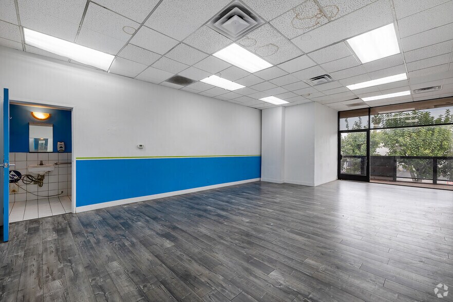 More Photos Of 8205 Santa Monica Blvd, West Hollywood General Retail For Lease