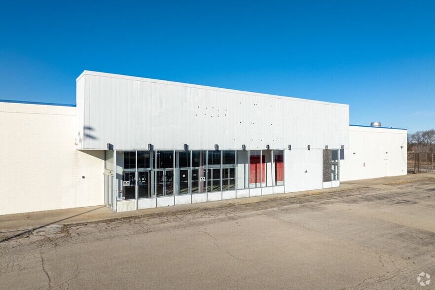 More Photos Of 1200-1230 Woodlawn Rd, Lincoln General Retail For Sale