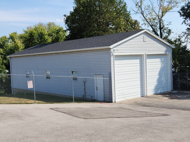 More Photos Of 5124 Warren Rd, Imperial Office For Sale