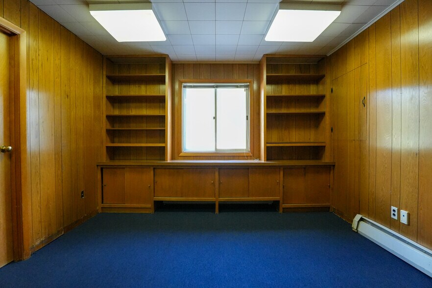 More Photos Of 277 Division St N, North Tonawanda Office For Sale