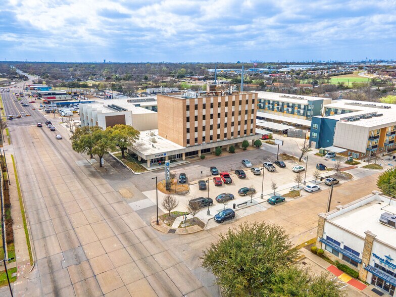 More Photos Of 111 S Garland Ave, Garland Office For Sale