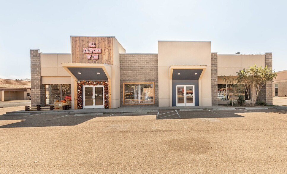 More Photos Of 4615-4617 50th St, Lubbock Freestanding For Sale