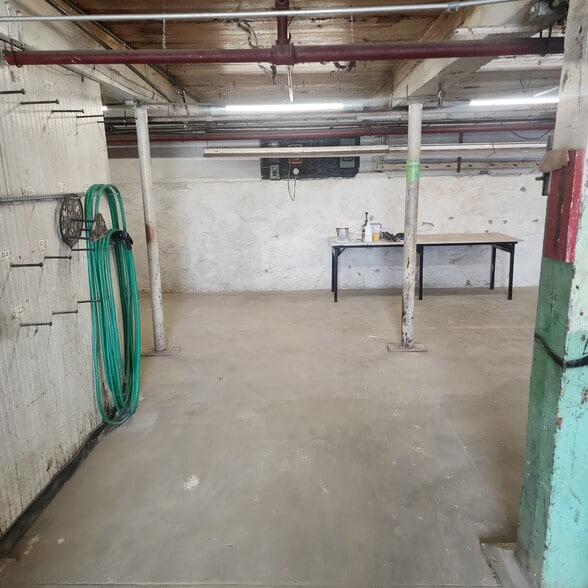 More Photos Of 100 Lawton St, Torrington Manufacturing For Lease