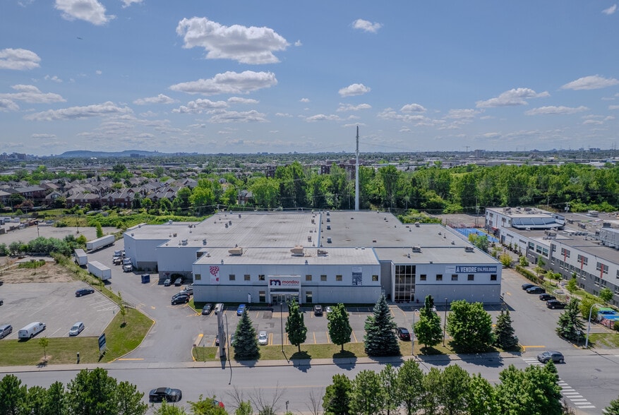 More Photos Of 10400 Renaude-Lapointe, Montréal Distribution For Sale