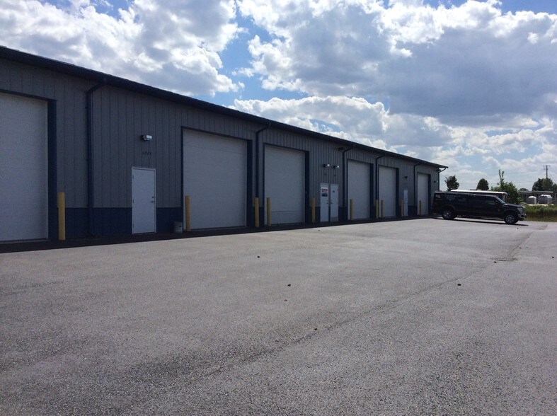 More Photos Of 181 Wolf St, Yorkville Warehouse For Sale