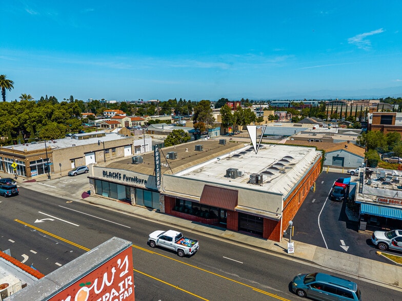 More Photos Of 321 W Chapman Ave, Orange Office For Lease
