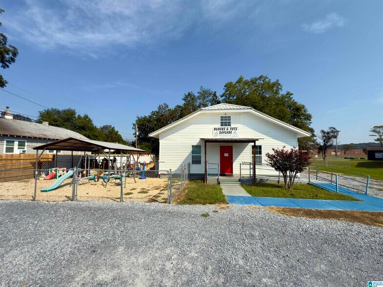 More Photos Of 510 9th St, Sylacauga Schools For Sale