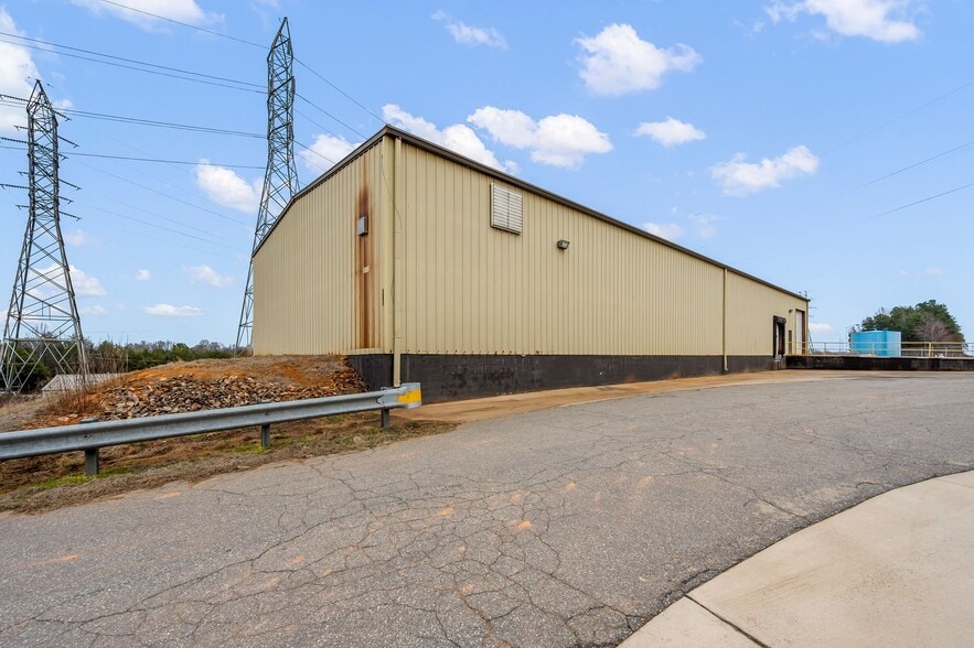More Photos Of 110 Orbit Rd, Statesville Flex For Lease