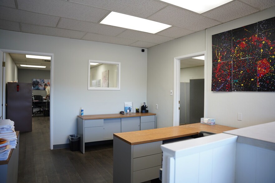 More Photos Of 1233 W Glenoaks Blvd, Glendale General Retail For Sale