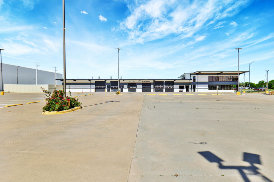 Primary Photo Of 11209 W Kellogg, Wichita Auto Dealership For Sale