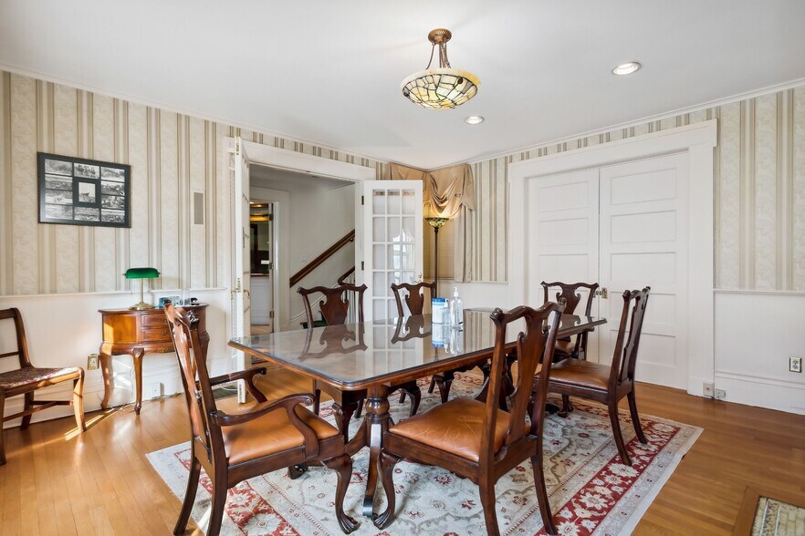 More Photos Of 27 Elm St, New Haven Office Residential For Lease