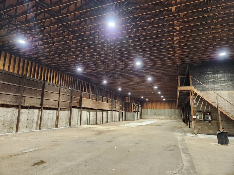 More Photos Of 2 Atwood Pl, West Haven Warehouse For Lease