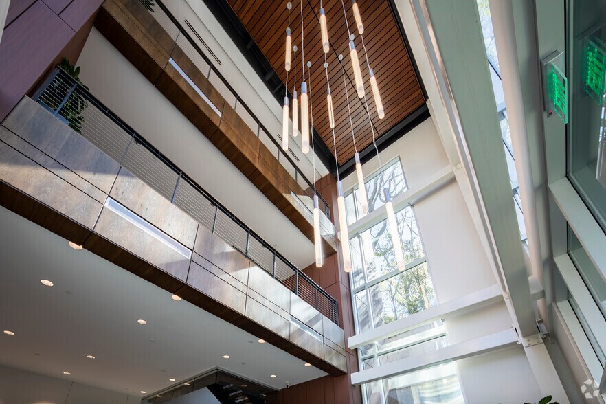 More Photos Of 2101 Old Columbiana Rd, Vestavia Hills Office For Lease