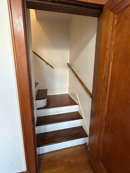 More Photos Of 9 Caulfield Ave, Camdenton Storefront Retail Office For Sale