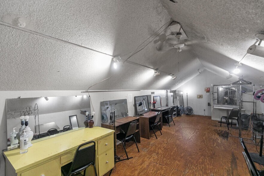 More Photos Of 2563 Ross Clark Cir, Dothan Sports And Entertainment For Sale