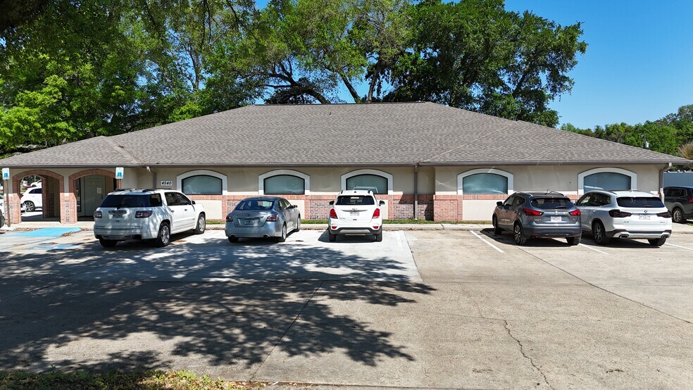 Primary Photo Of 4540 W Railroad St, Gulfport Medical For Sale
