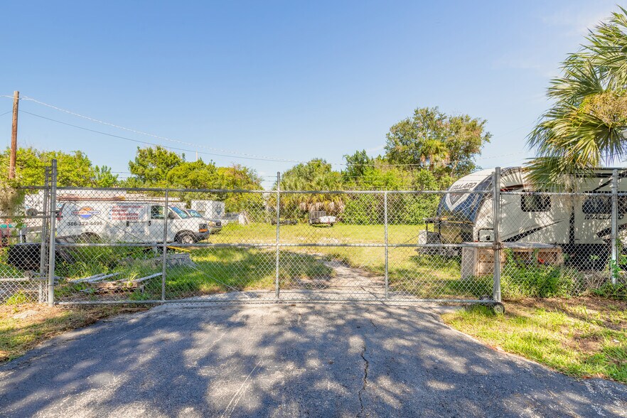 More Photos Of 1841 S Ridgewood Ave, Daytona Beach Freestanding For Sale