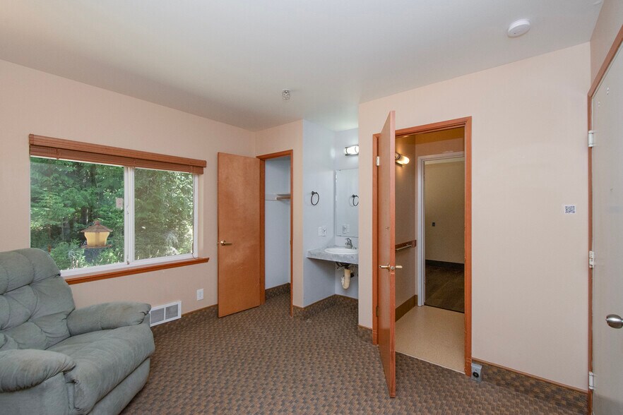 More Photos Of 202 Birdsong Ln, Port Angeles Healthcare For Sale