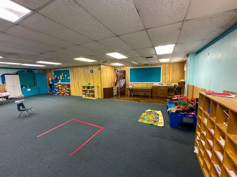 More Photos Of 247 S Barron St, Rusk Religious Facility For Sale