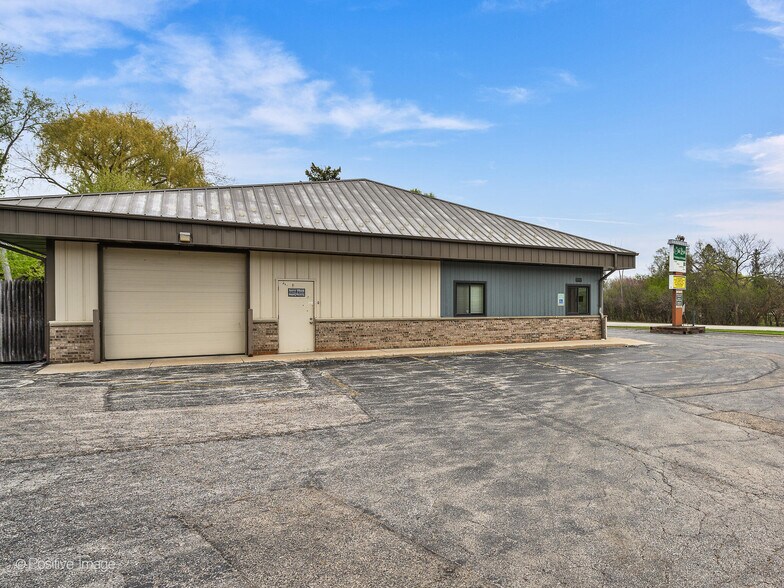 More Photos Of 1550 Green Bay Rd, North Chicago Freestanding For Sale