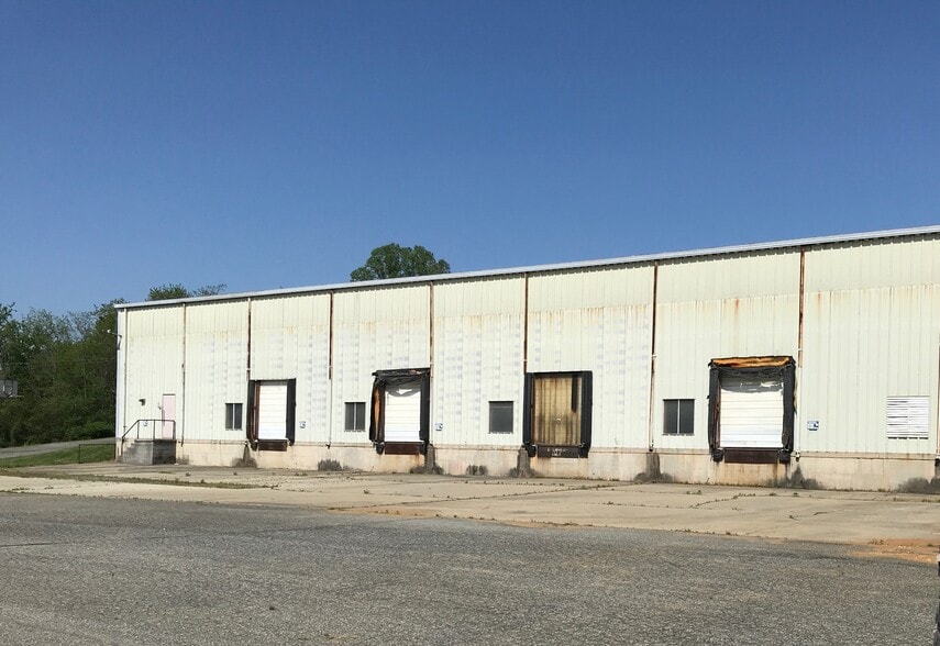 More Photos Of 1 Balcrank Way, Weaverville Warehouse For Lease